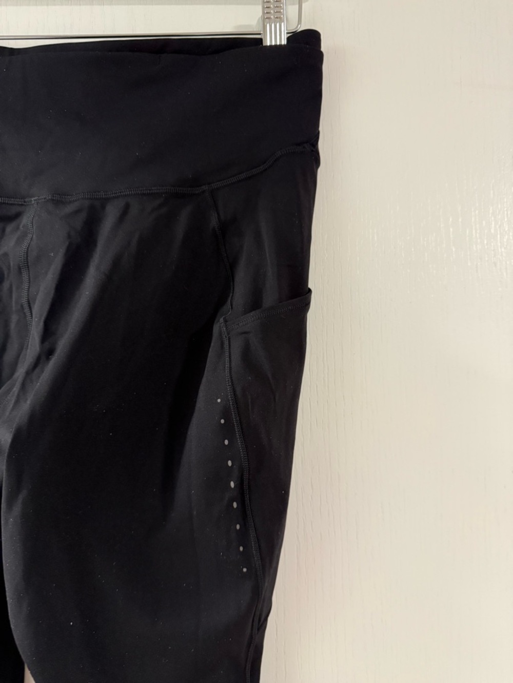 lululemon athletica Black High-Waist Leggings with thigh pockets size 12 - Picture 3 of 11